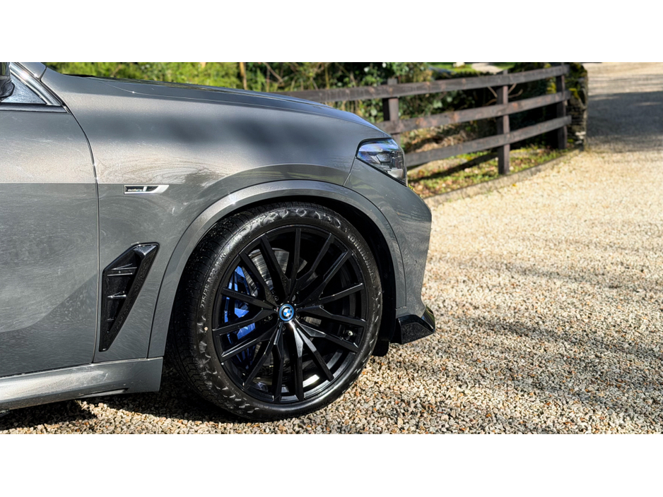 2022 BMW X5 - image 4