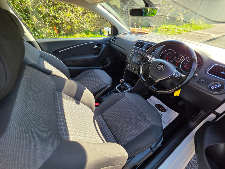 2017 Volkswagen Polo - image 9