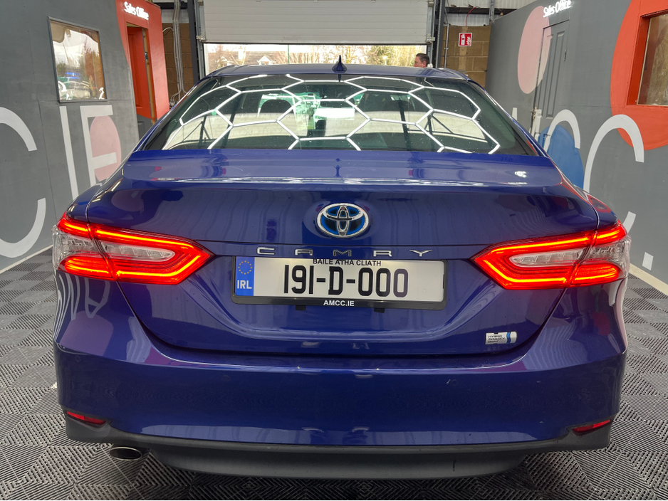 2019 Toyota Camry - image 3