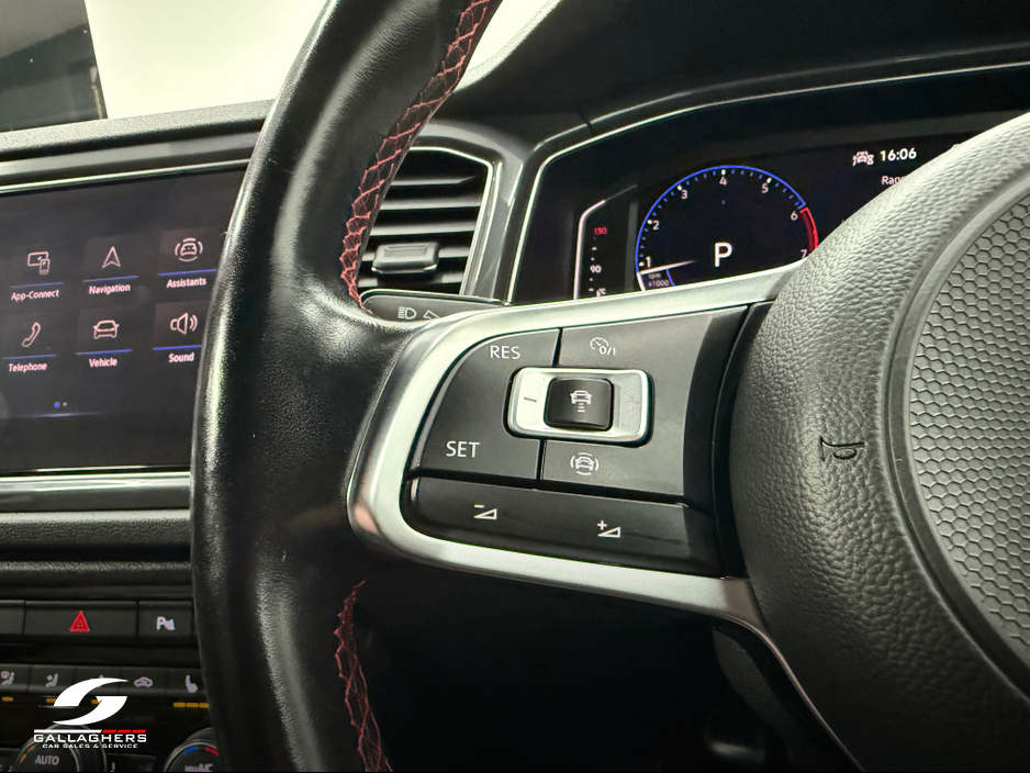 2022 Volkswagen T-Roc R-LINE 1.5 TSI D7F 150HP 5DR A €28,995