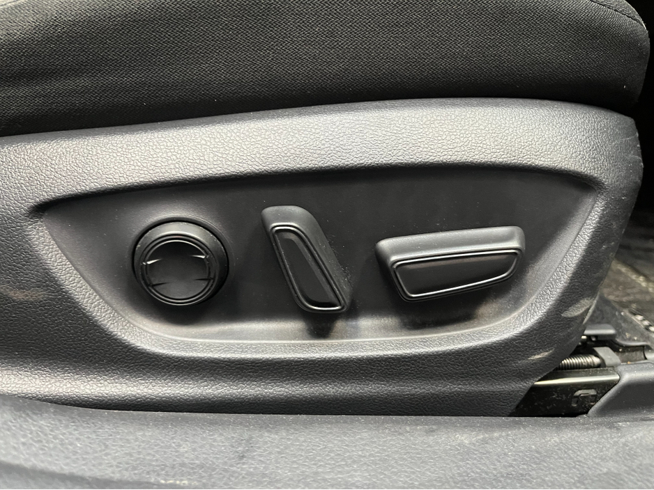 2021 Toyota Camry 2021 TOYOTA CAMRY 2.5L HYBRID / 98K KMS / ADAPTIVE CRUISE CONTROL, REVERSE CAMERA & MORE €28,950