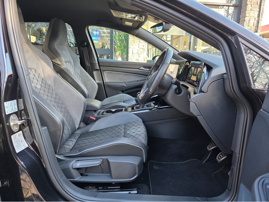 2024 Volkswagen Golf - image 19