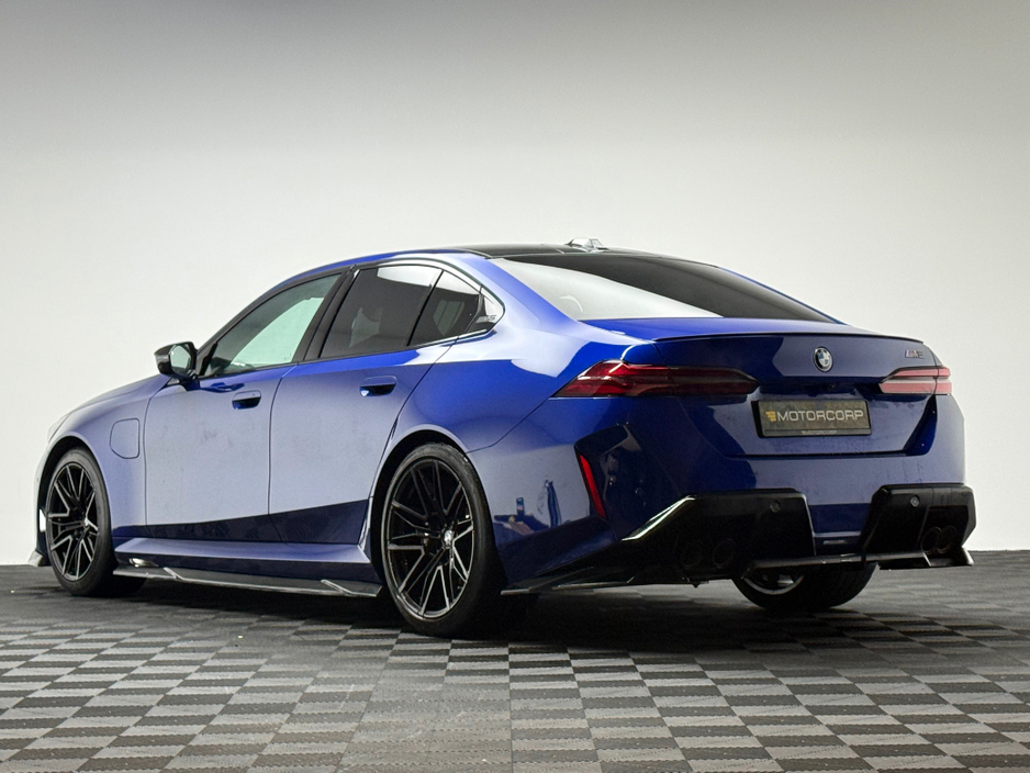 2025 BMW M5 M5 4.4 PHEV 727HP MARINA BAY €127,990