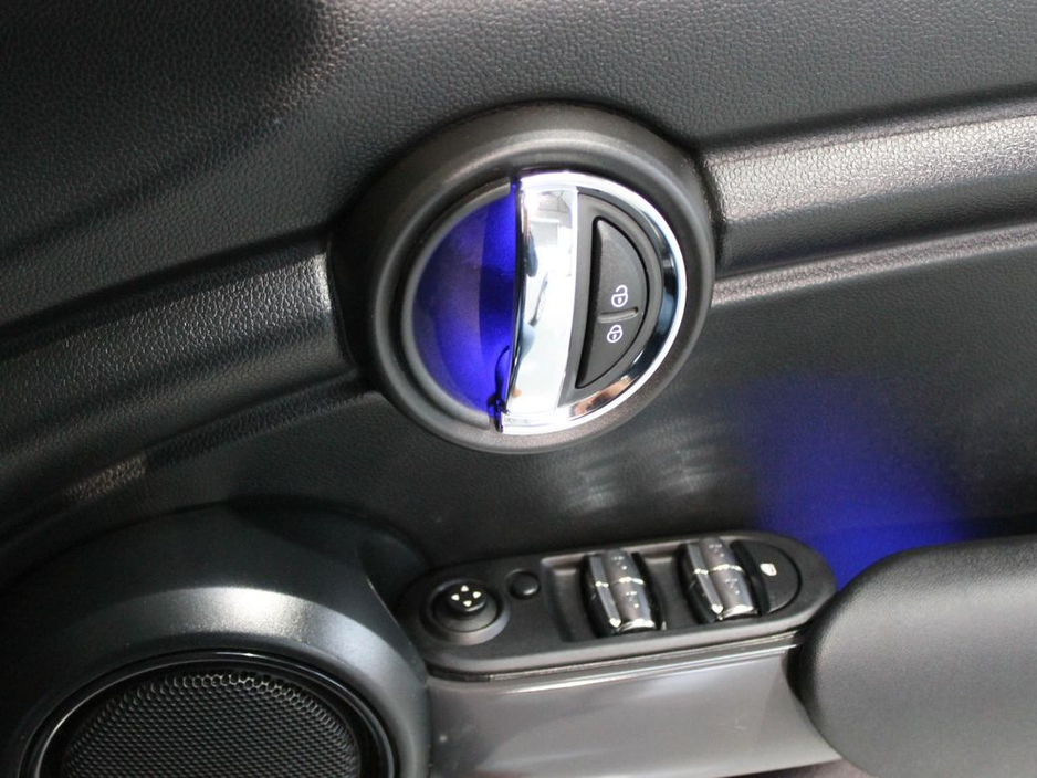 2020 MINI Cooper - image 28