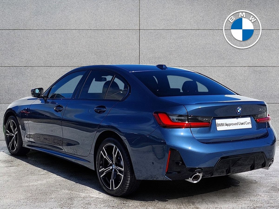 2025 BMW 3 Series - image 2