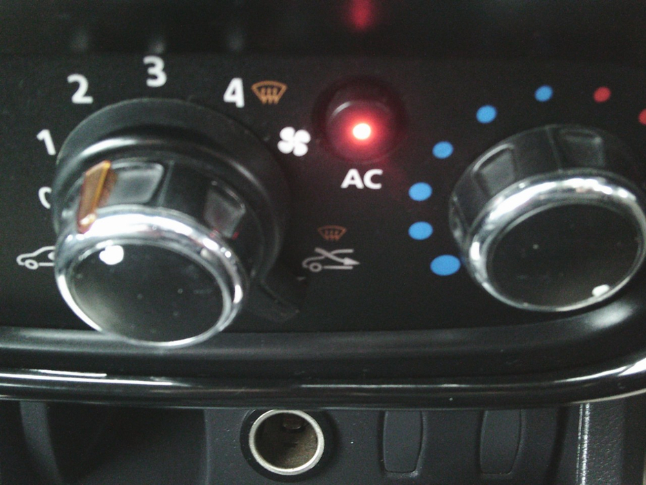 2014 Dacia Duster - image 12