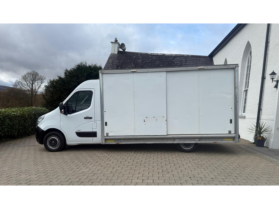 2020 Opel Movano - image 3