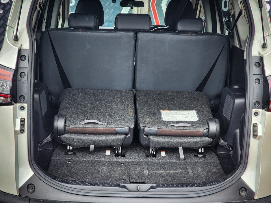 2019 Toyota Sienta - image 20