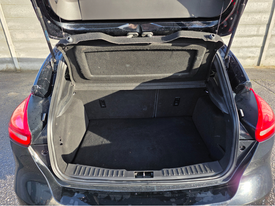 2017 Ford Focus Ford Focus 1.5 TDCi 120PS ST-Line Powershift €10,950