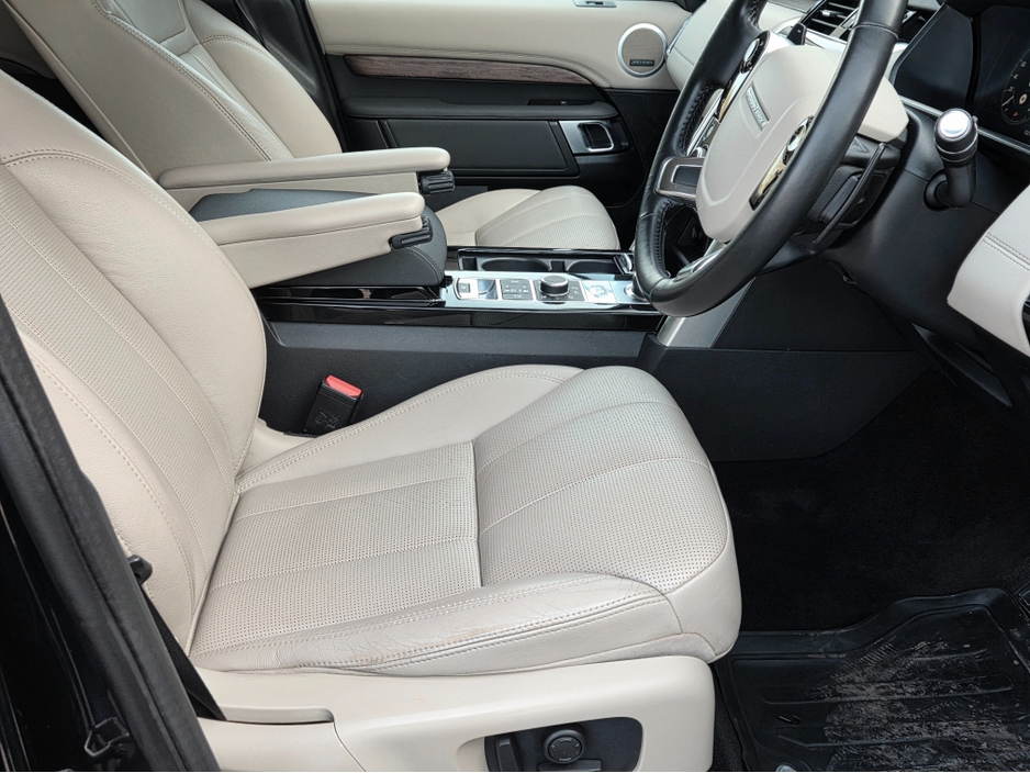 2020 Land Rover Discovery - image 10