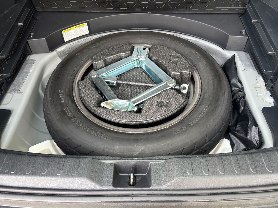 2020 Toyota Rav4 - image 25