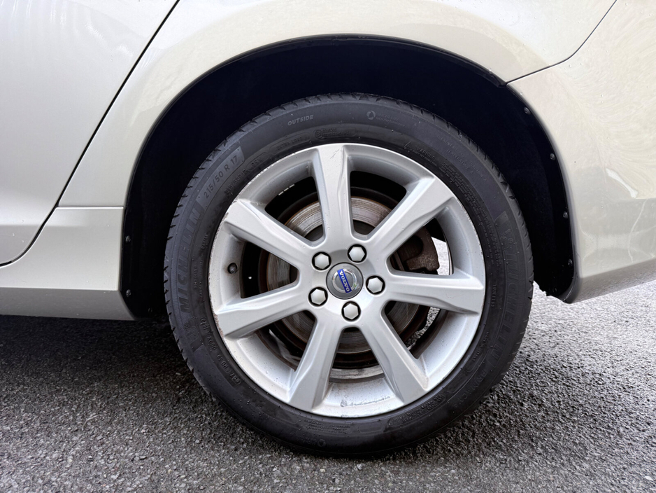 2016 Volvo V60 - image 19