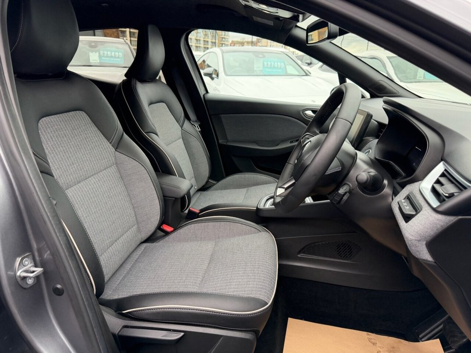 2024 Renault Clio - image 15