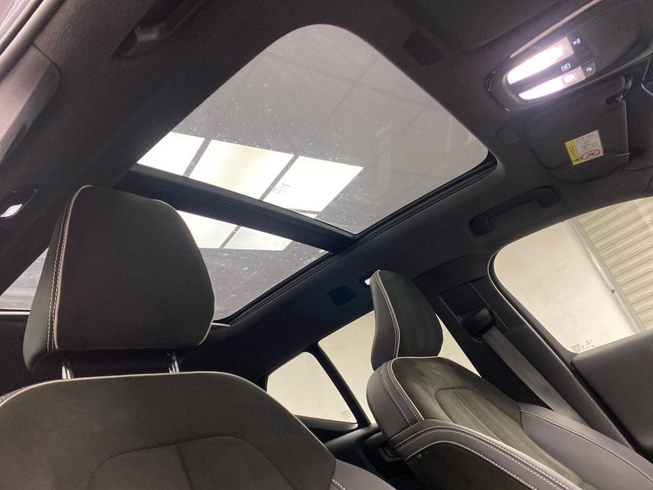 2022 Volvo XC40 - image 28