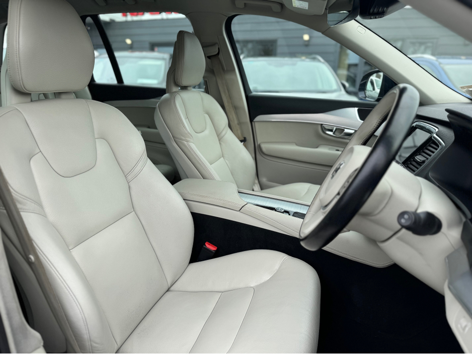 2017 Volvo XC90 - image 8