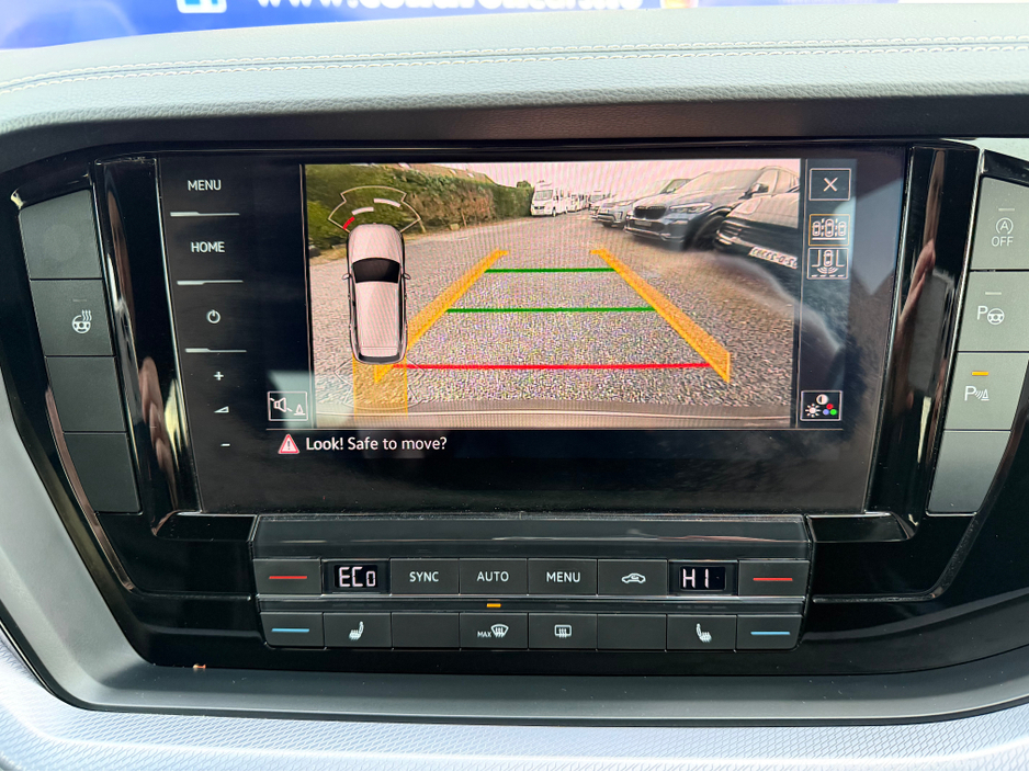 2019 Volkswagen Touareg - image 21