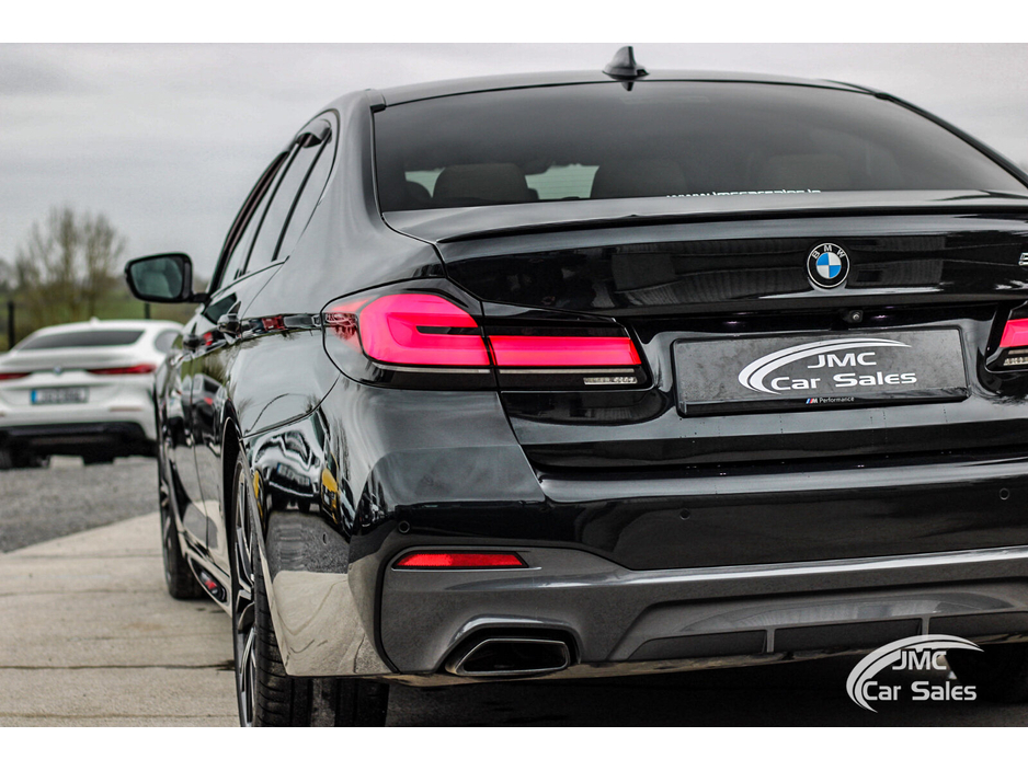 2021 BMW 5 Series - image 10