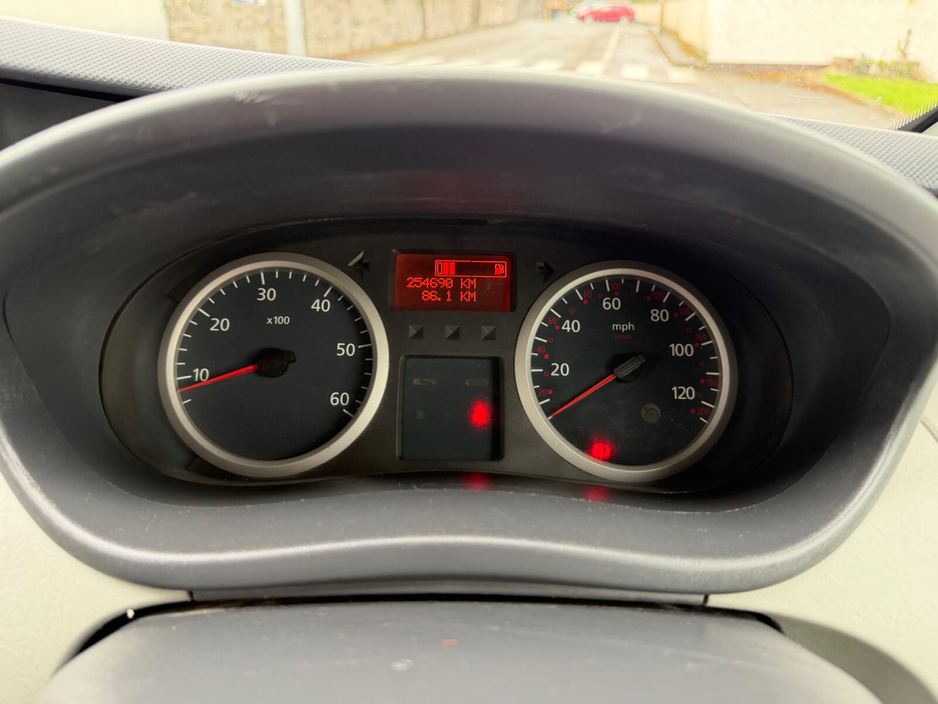 2010 Renault Trafic - image 16