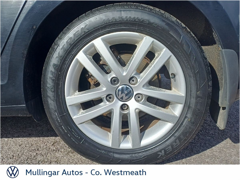 2015 Volkswagen Golf - image 23