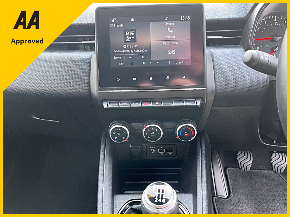 2022 Renault Clio - image 25