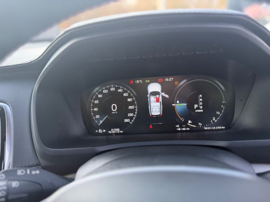 2016 Volvo XC90 - image 14