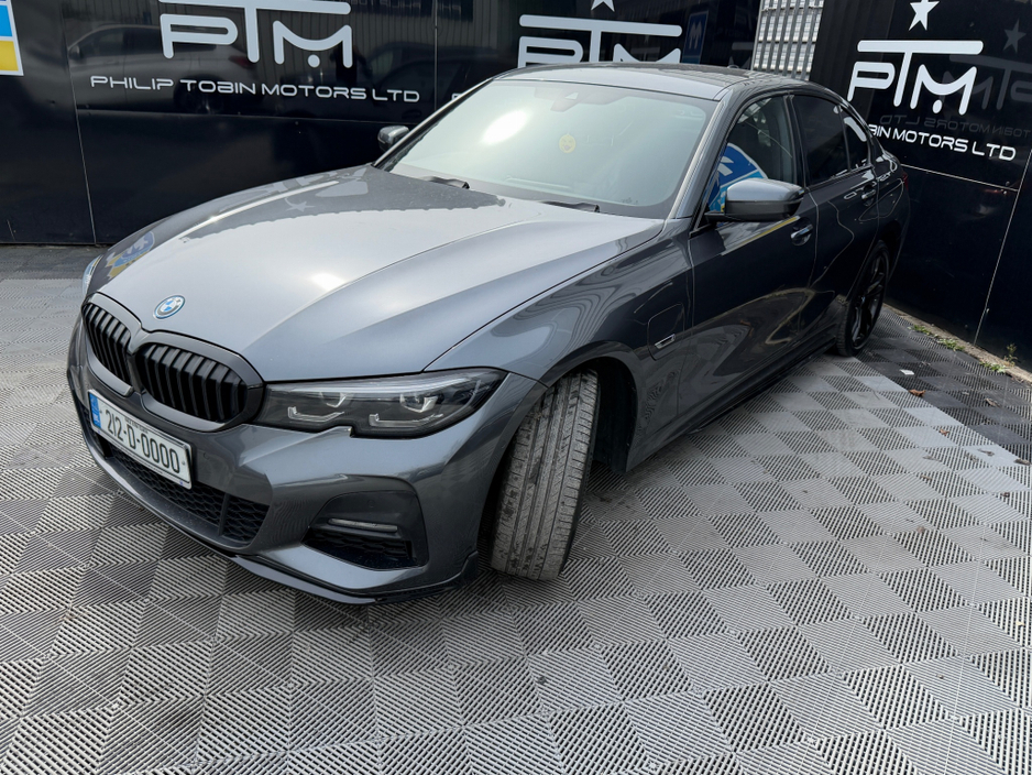 2021 BMW 3 Series - image 5