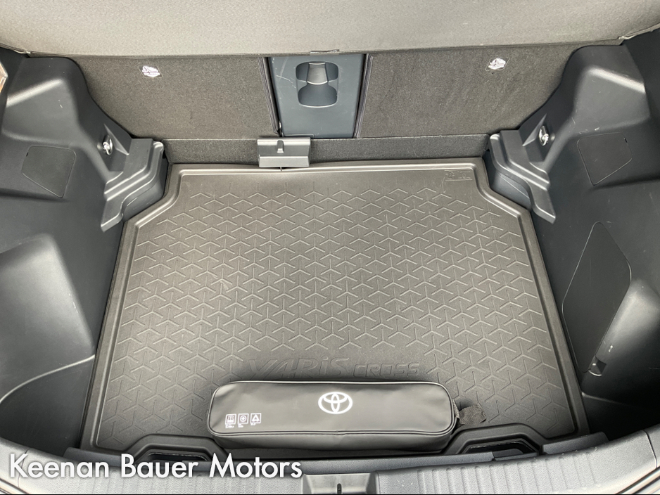 2023 Toyota Yaris - image 12