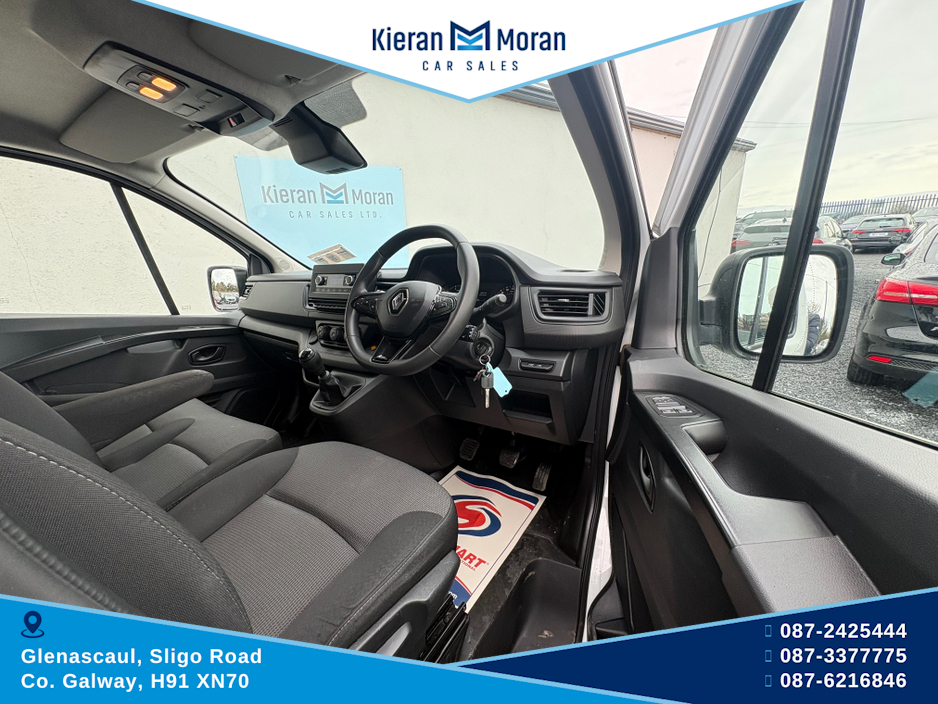 2023 Renault Trafic - image 8