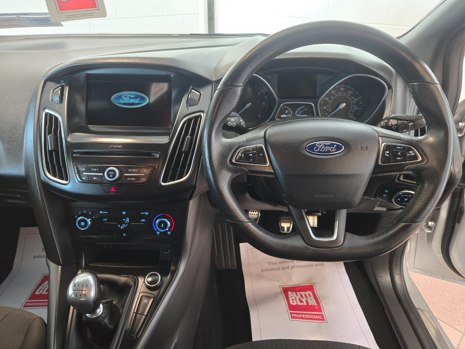 2017 Ford Focus - image 18