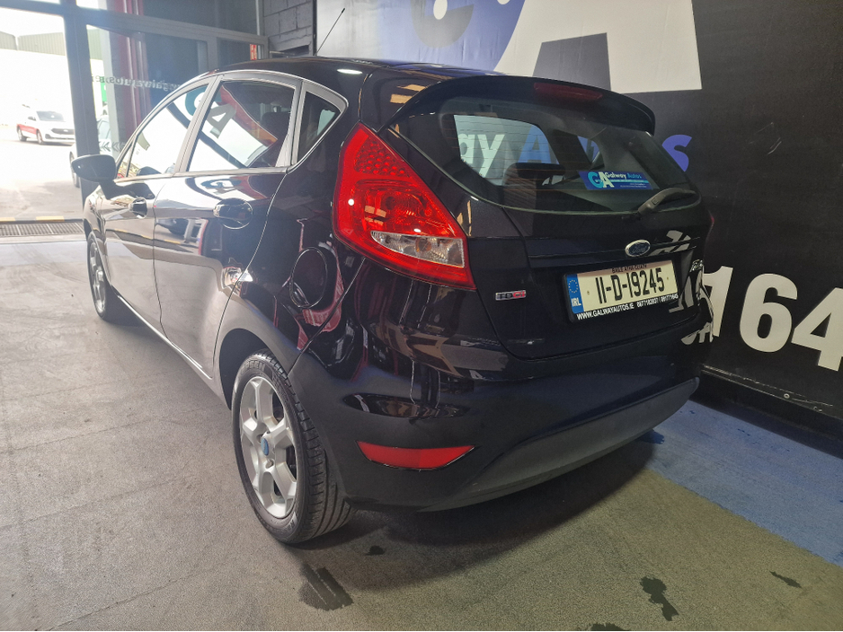 2011 Ford Fiesta - image 7