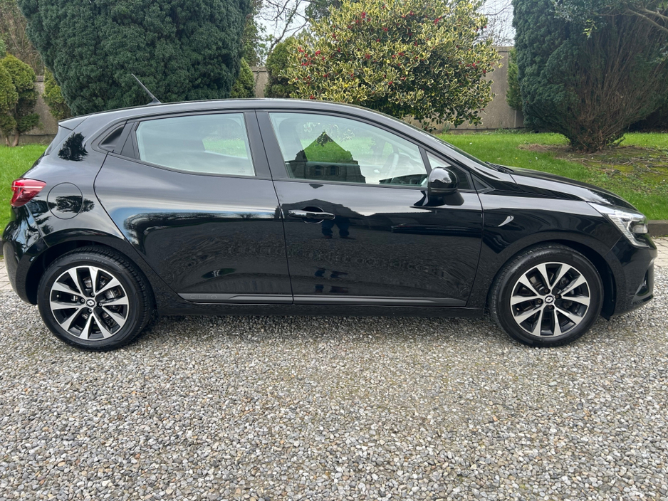 2023 Renault Clio - image 4