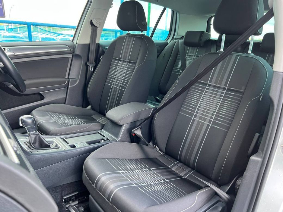 2015 Volkswagen Golf - image 6