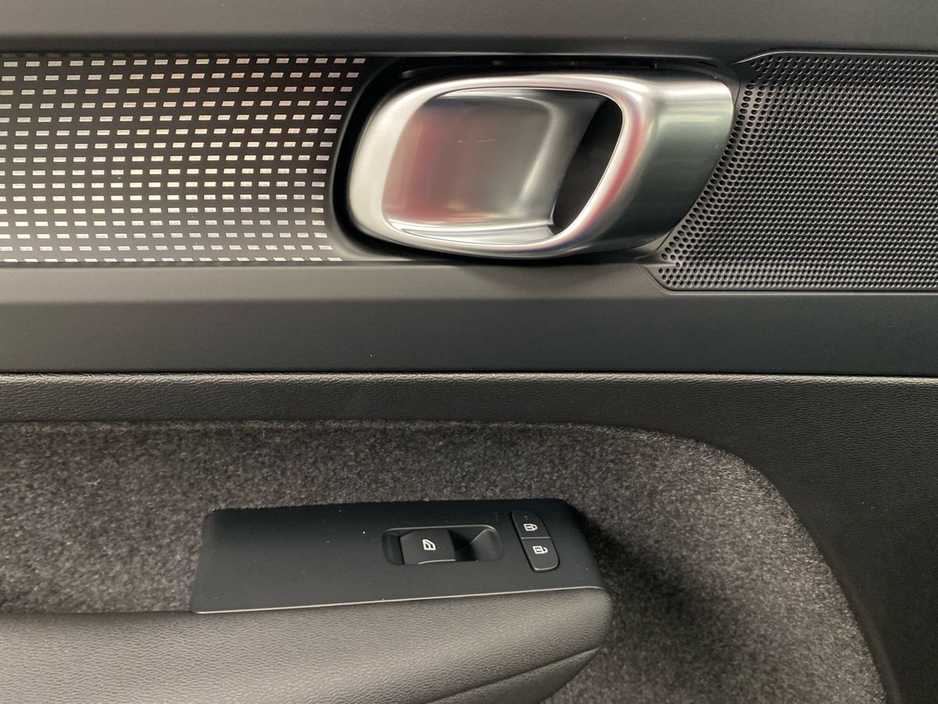 2026 Volvo EC40 - image 20