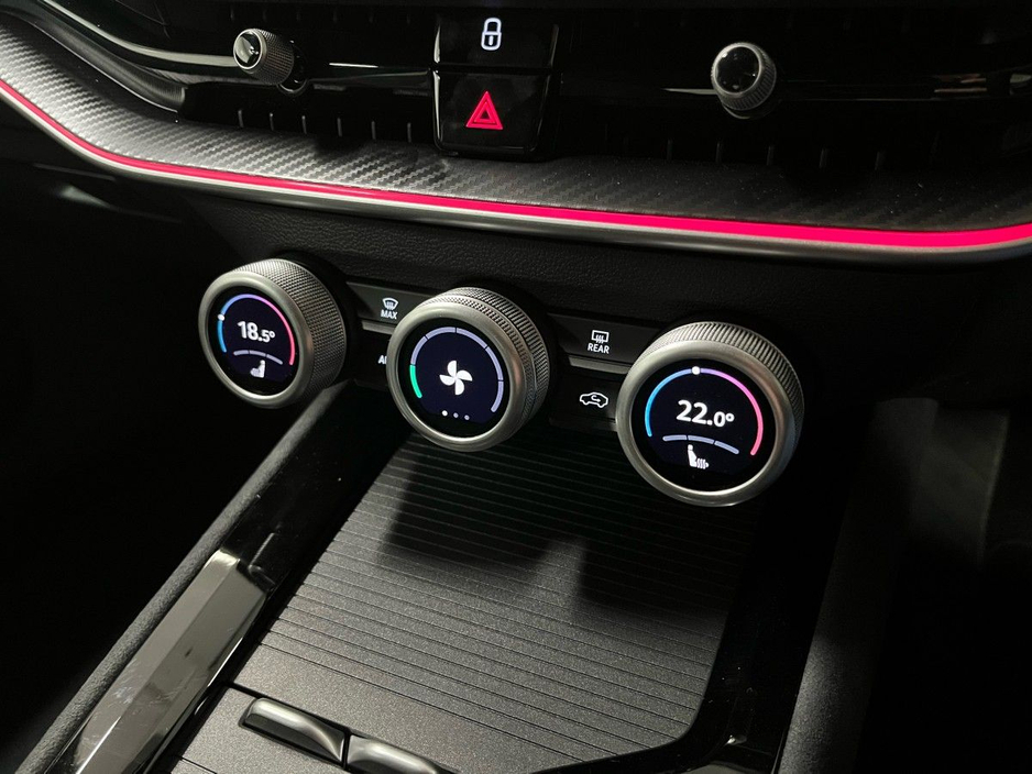 2025 Skoda Superb Sportline DSG 2.0TDI 150BHP - Reversing Camera - Climate Control - Heated Seats - Cruise Control - Keyless Start - Apple CarPlay/Android Auto €53,950