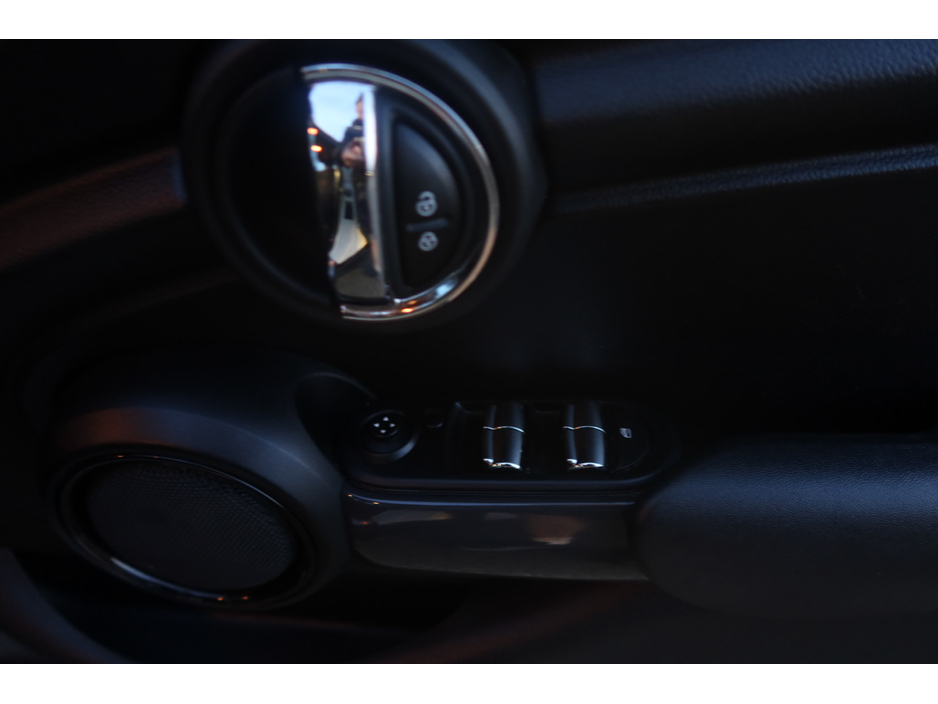 2015 MINI Hatch - image 27