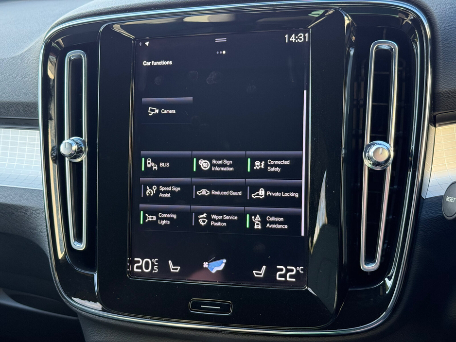 2023 Volvo XC40 - image 19