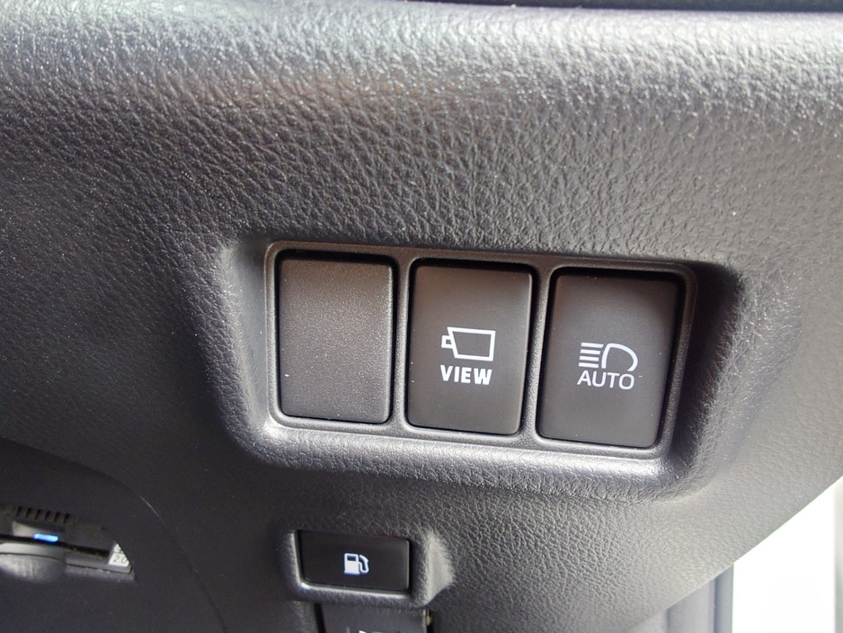 2020 Toyota C-HR - image 13