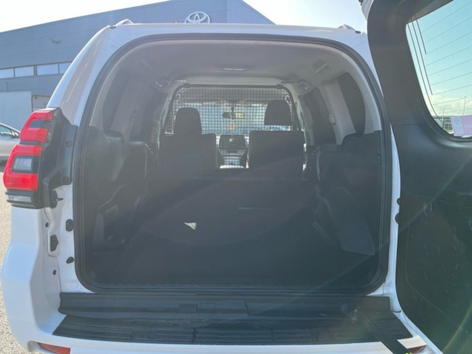 2023 Toyota Landcruiser - image 10