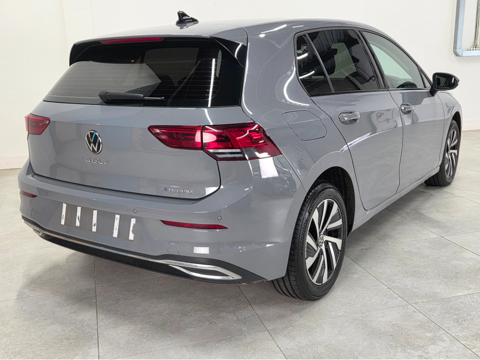 2023 Volkswagen Golf - image 3