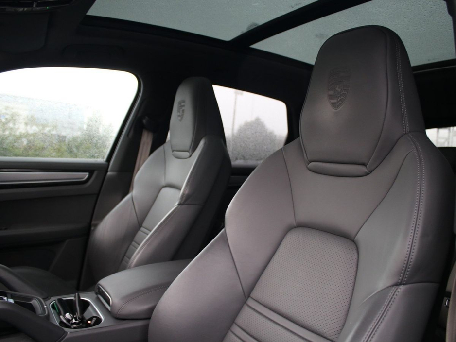 2023 Porsche Cayenne E-Hybrid Platinum Edition €77,000