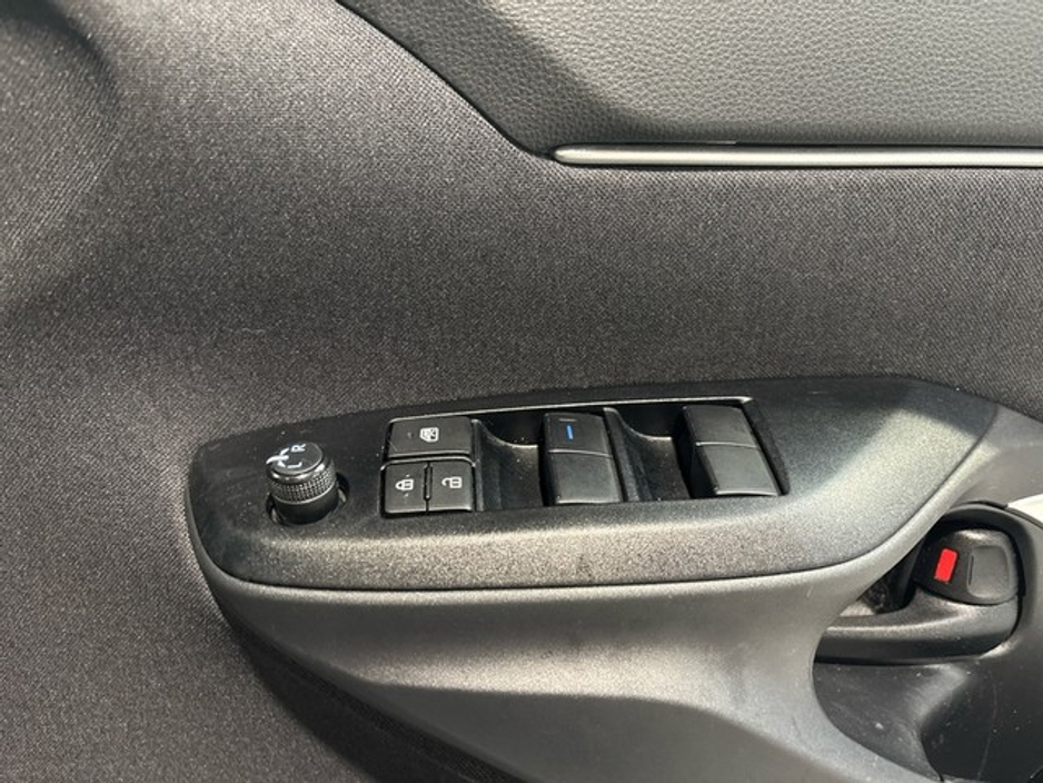 2023 Toyota Yaris Cross LUNA SPORT HYBRID AUTO €29,950