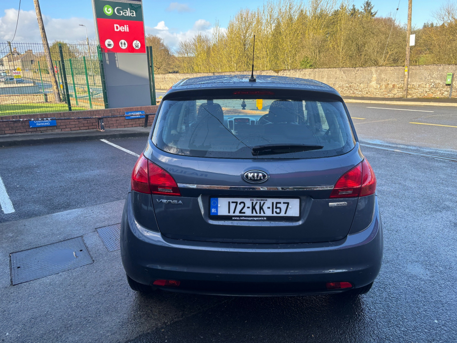 2017 Kia Venga - image 6