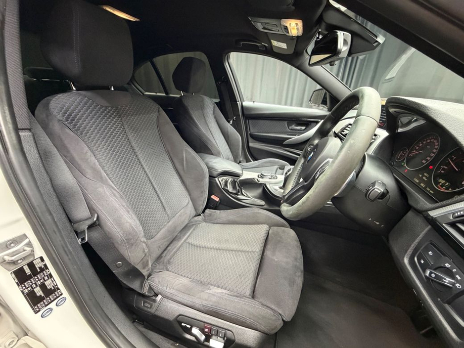 2016 BMW 3 Series - image 21