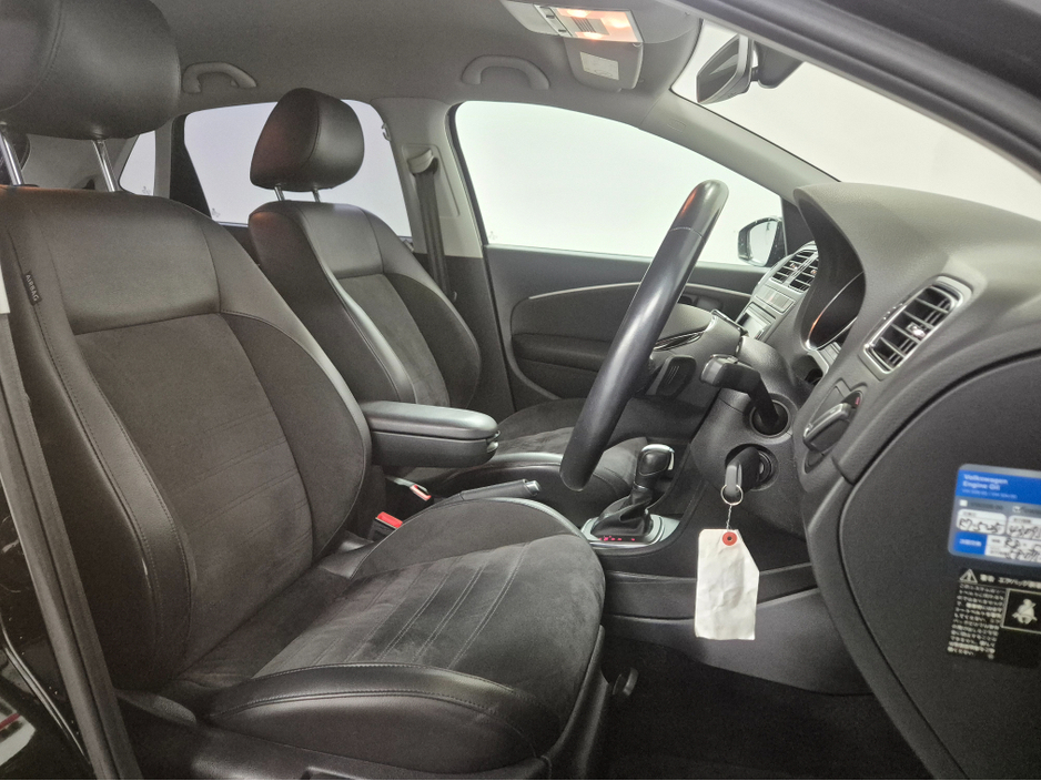 2016 Volkswagen Polo **HIGHLINE**AUTO**LEATHER/ALCANTARA SEATS**HEATED SEATS**ANDROID/APPLE MEDIA RADIO**DISTRONIC CRUISE CONTROL**LED HEADLAMPS**CLIMATE CONTROL**REVERSE CAMERA**AUTO LIGHTS**FOLDING MIRRORS**PADEL SHIFT* €13,899