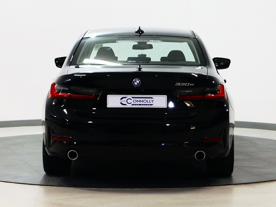 2022 BMW 3 Series - image 4