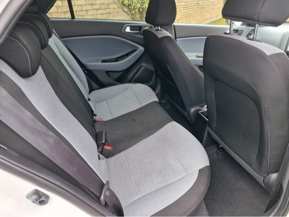 2015 Hyundai i20 - image 21