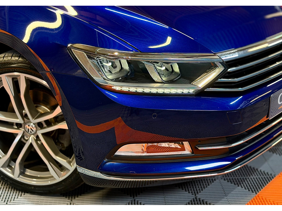 2018 Volkswagen Passat - image 9