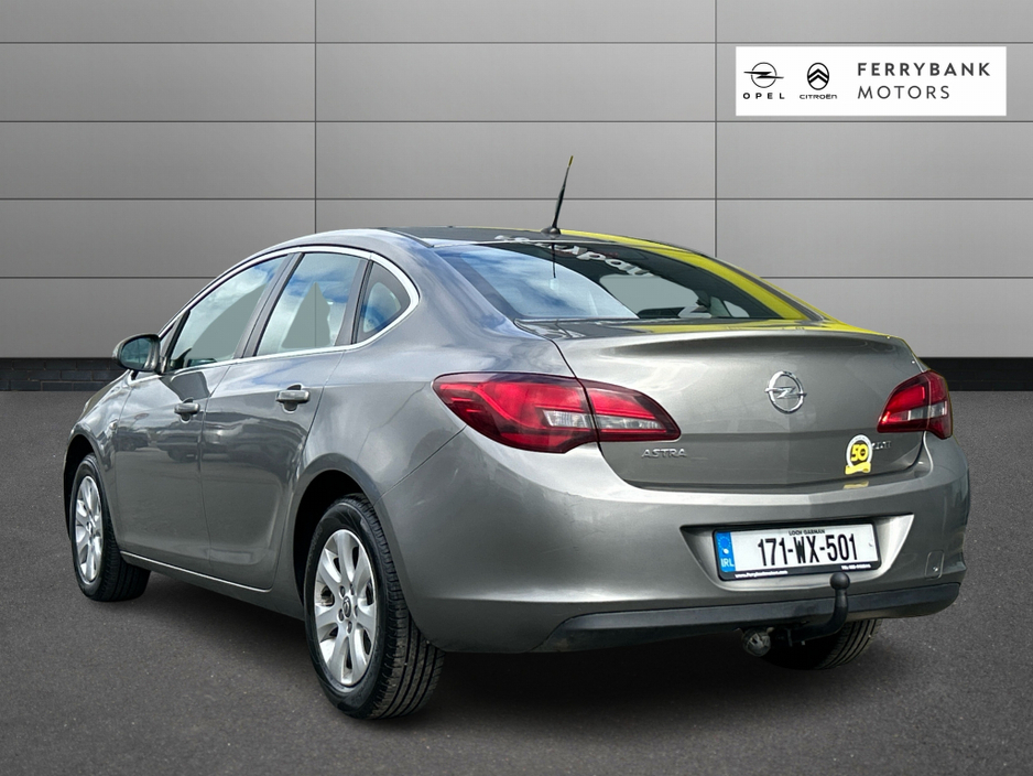 2017 Opel Astra - image 3