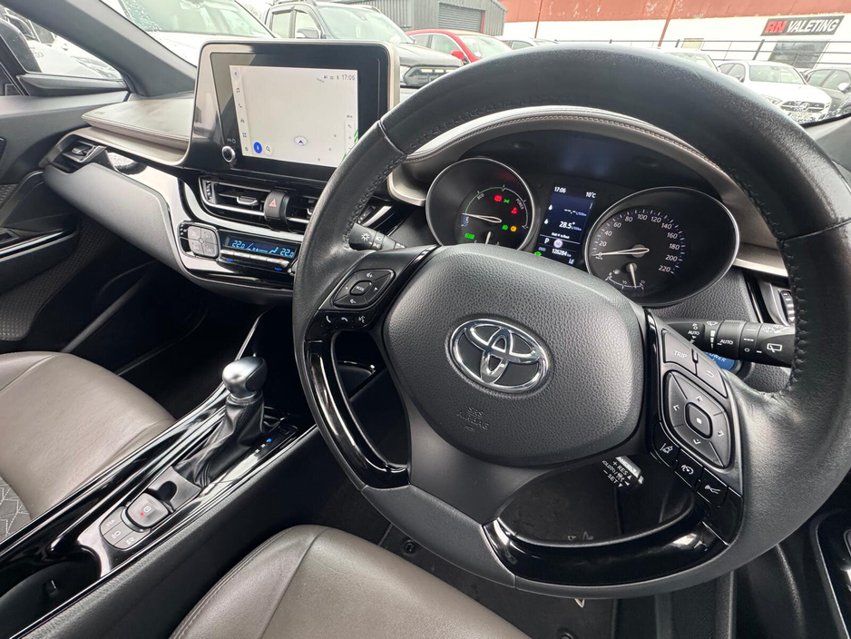 2023 Toyota C-HR - image 10