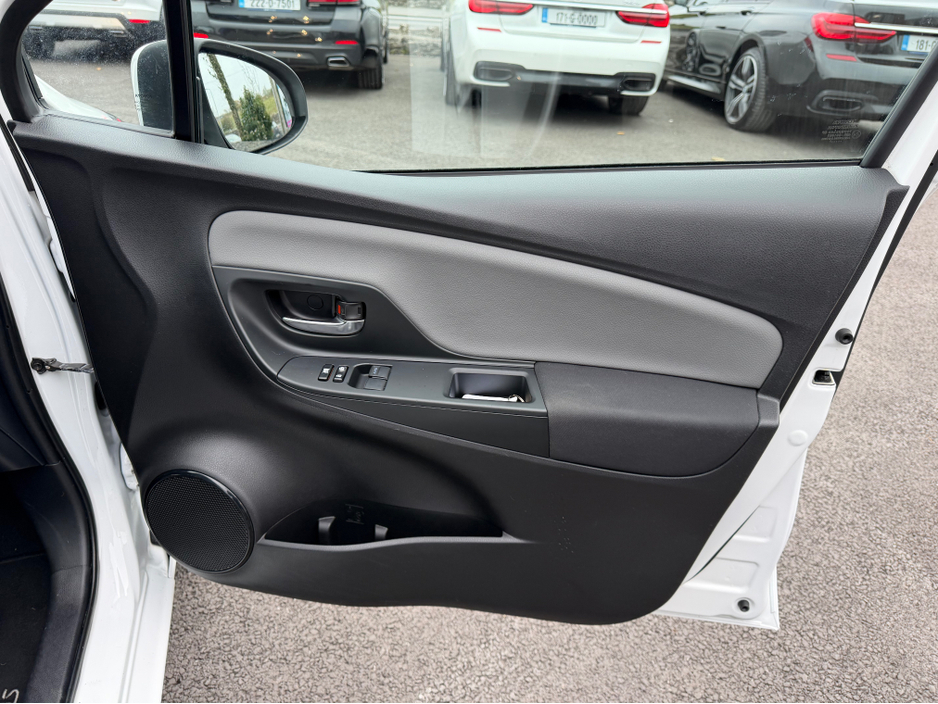 2017 Toyota Yaris Self charge Hybrid - Low Mileage - Fantastic Spec €14,750